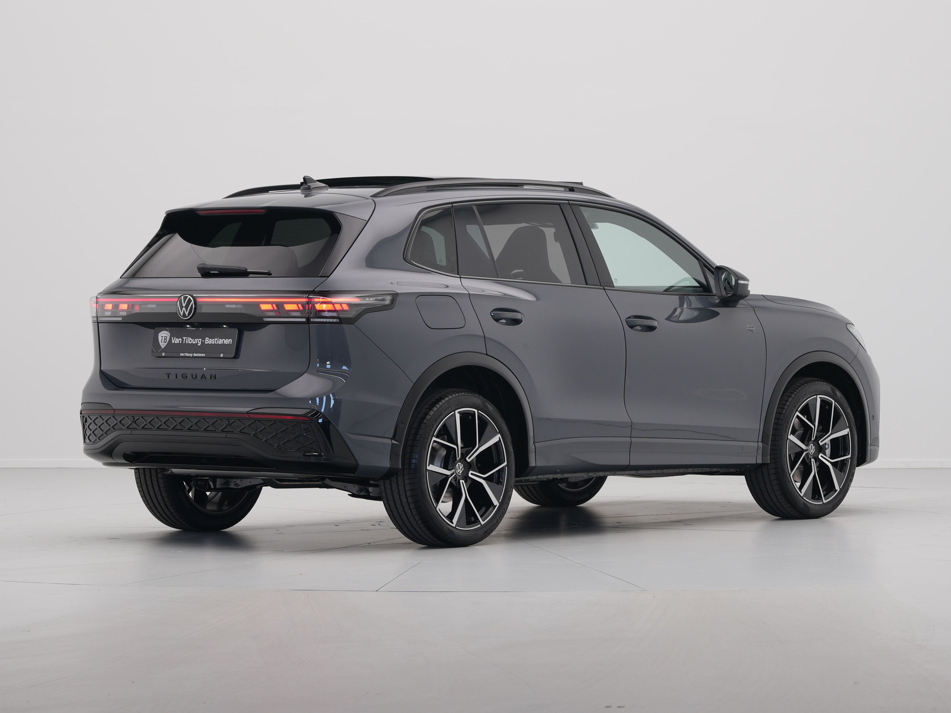 Volkswagen - Tiguan 1.5 eHybrid 204 6DSG R-Line Edition - 2025