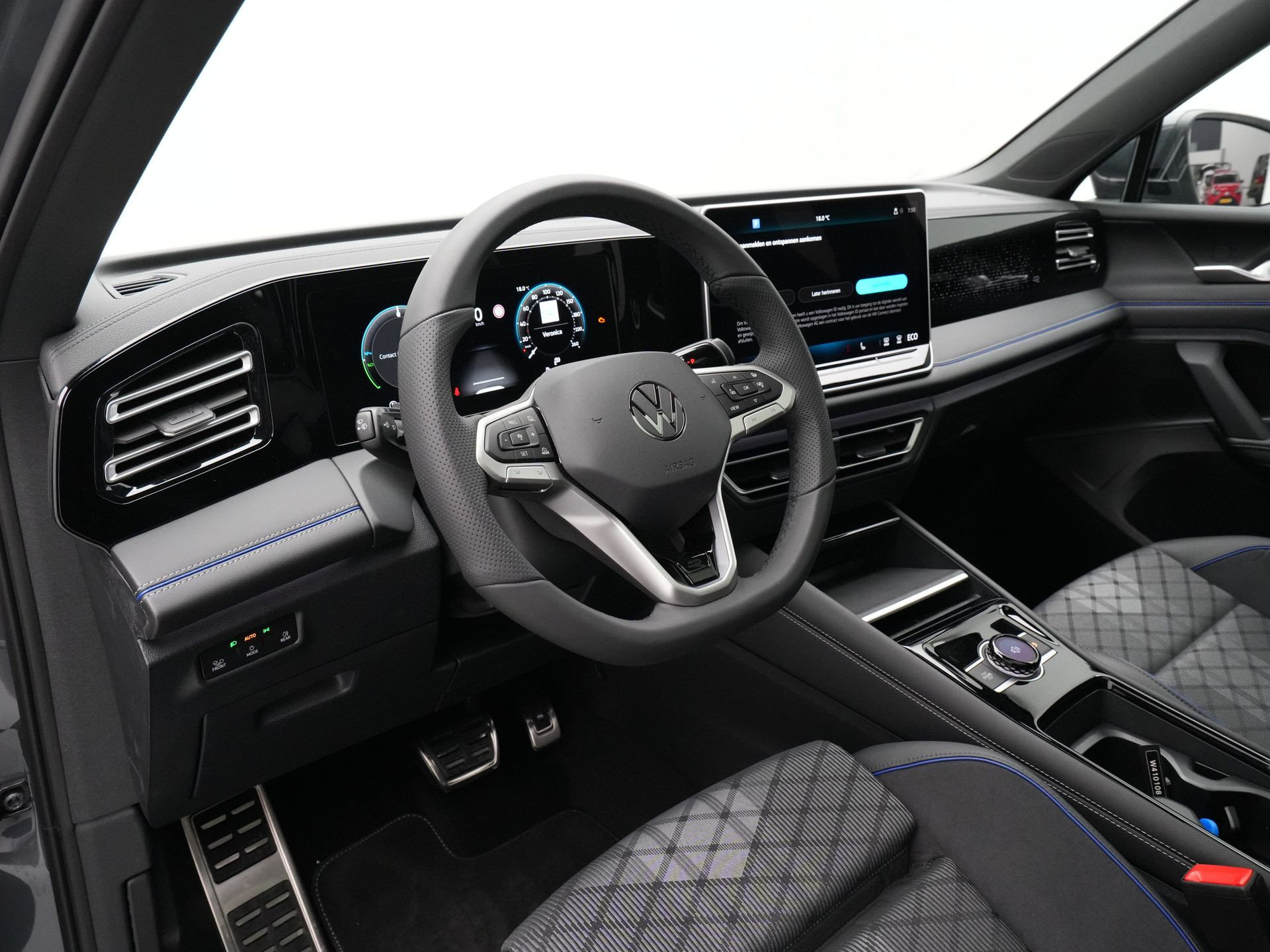 Volkswagen - Tiguan 1.5 eHybrid R-Line Edition - 2025