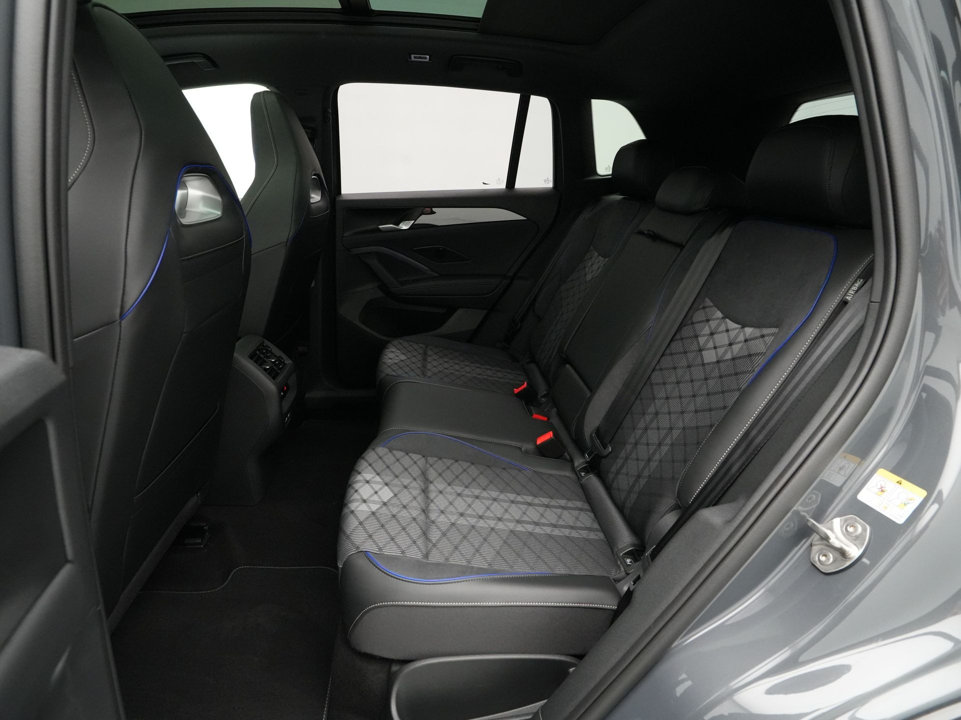 Volkswagen - Tiguan 1.5 eHybrid R-Line Edition - 2025