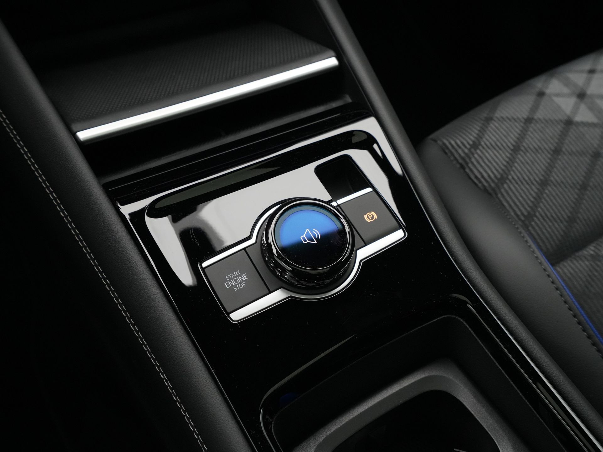 Volkswagen - Tiguan 1.5 eHybrid R-Line Edition - 2025
