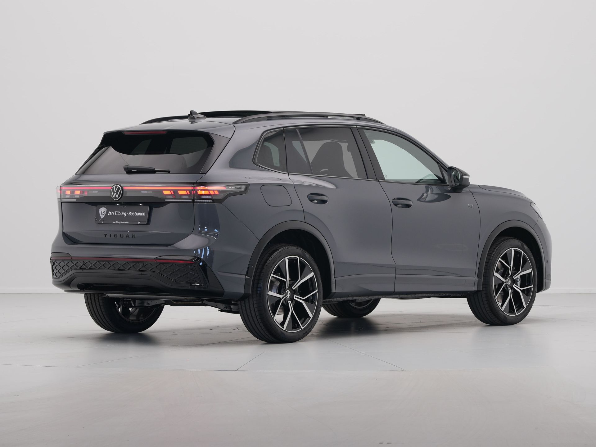 Volkswagen - Tiguan 1.5 eHybrid R-Line Edition - 2025