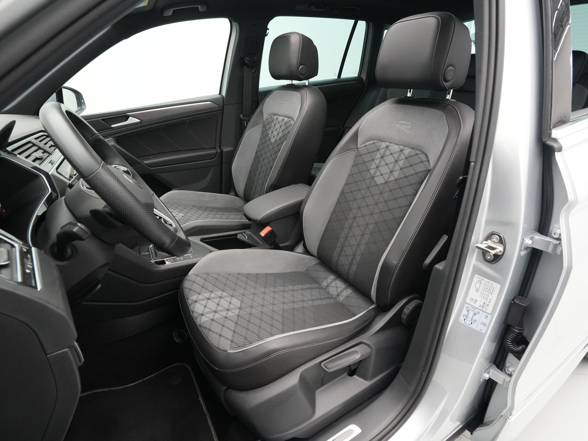 Volkswagen - Tiguan 1.5 TSI 150pk DSG R-Line - 2021