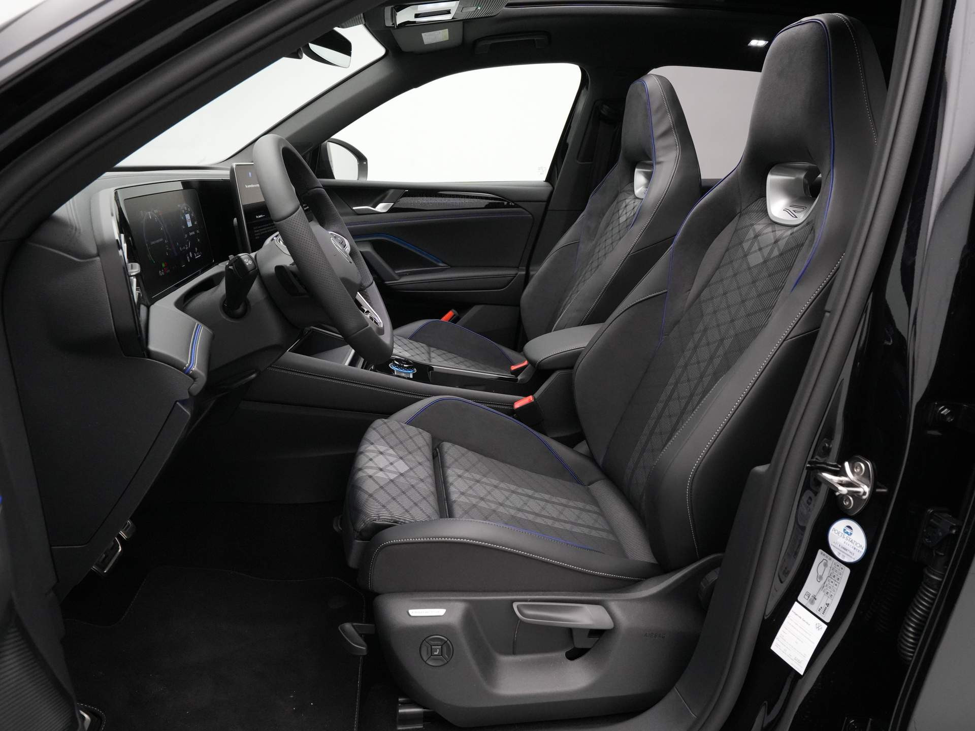 Volkswagen - Tiguan 1.5 eHybrid R-Line Edition - 2025