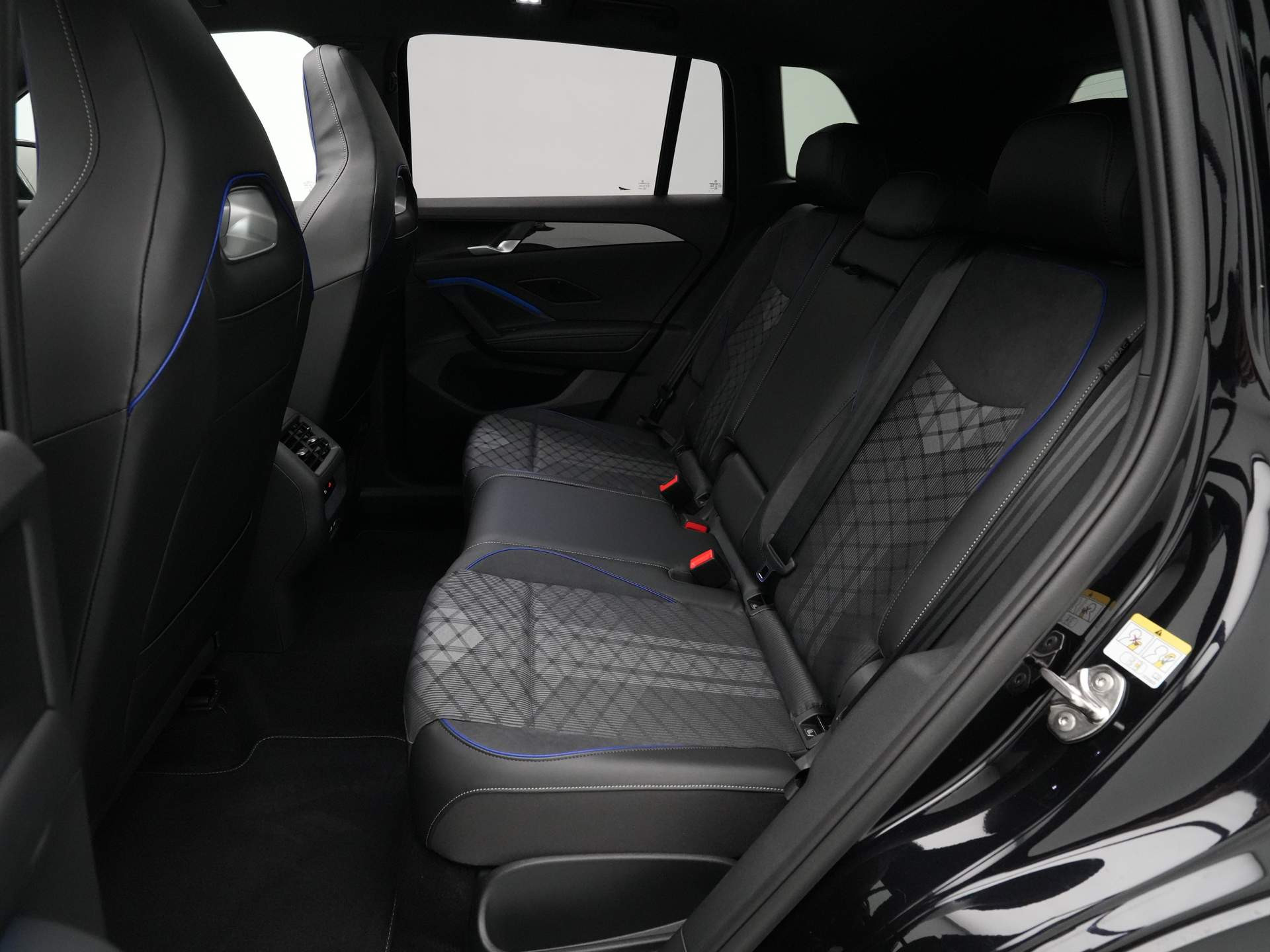 Volkswagen - Tiguan 1.5 eHybrid R-Line Edition - 2025