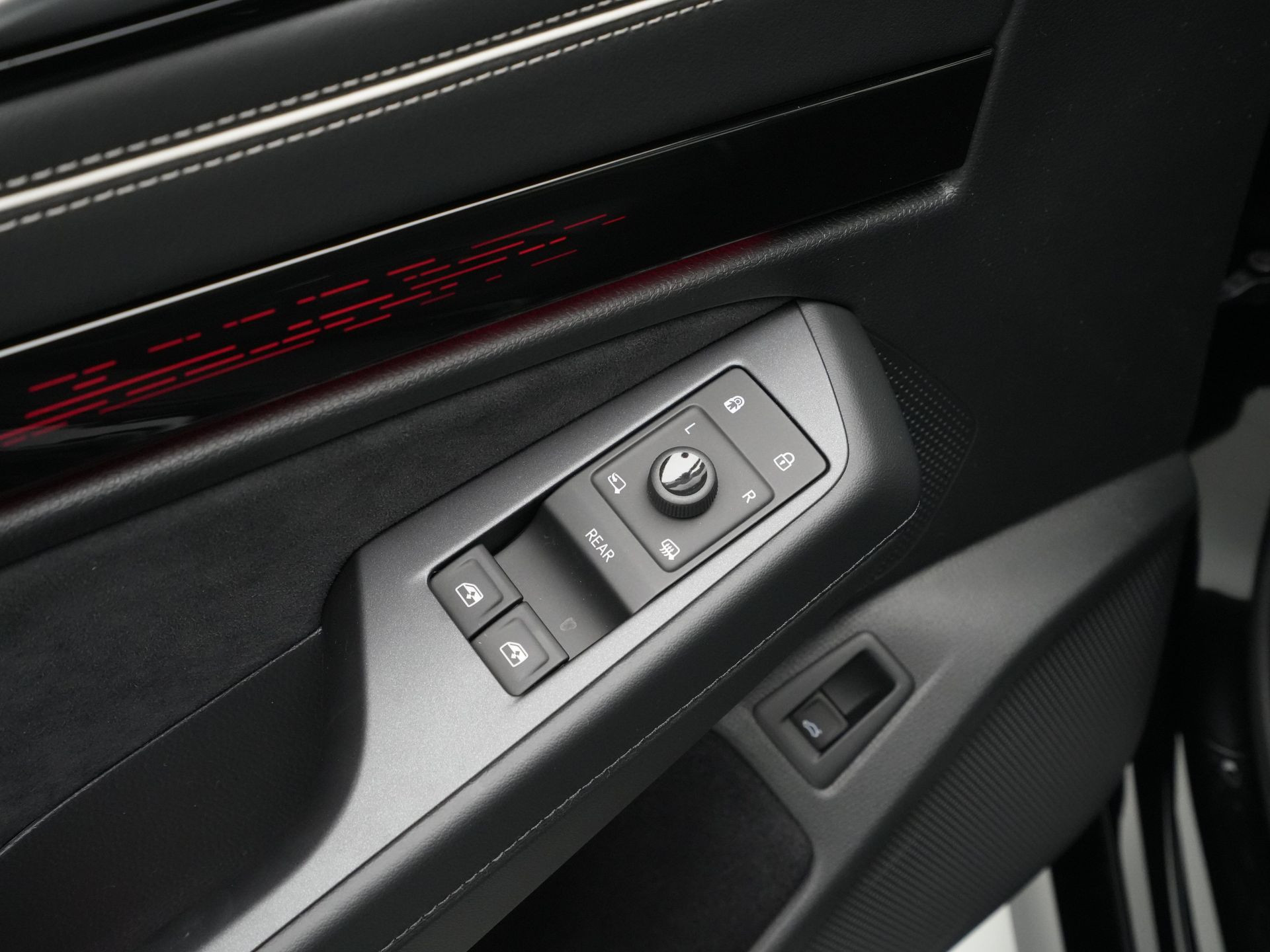 Volkswagen - ID.7 Pro Business 77 kWh - 2025