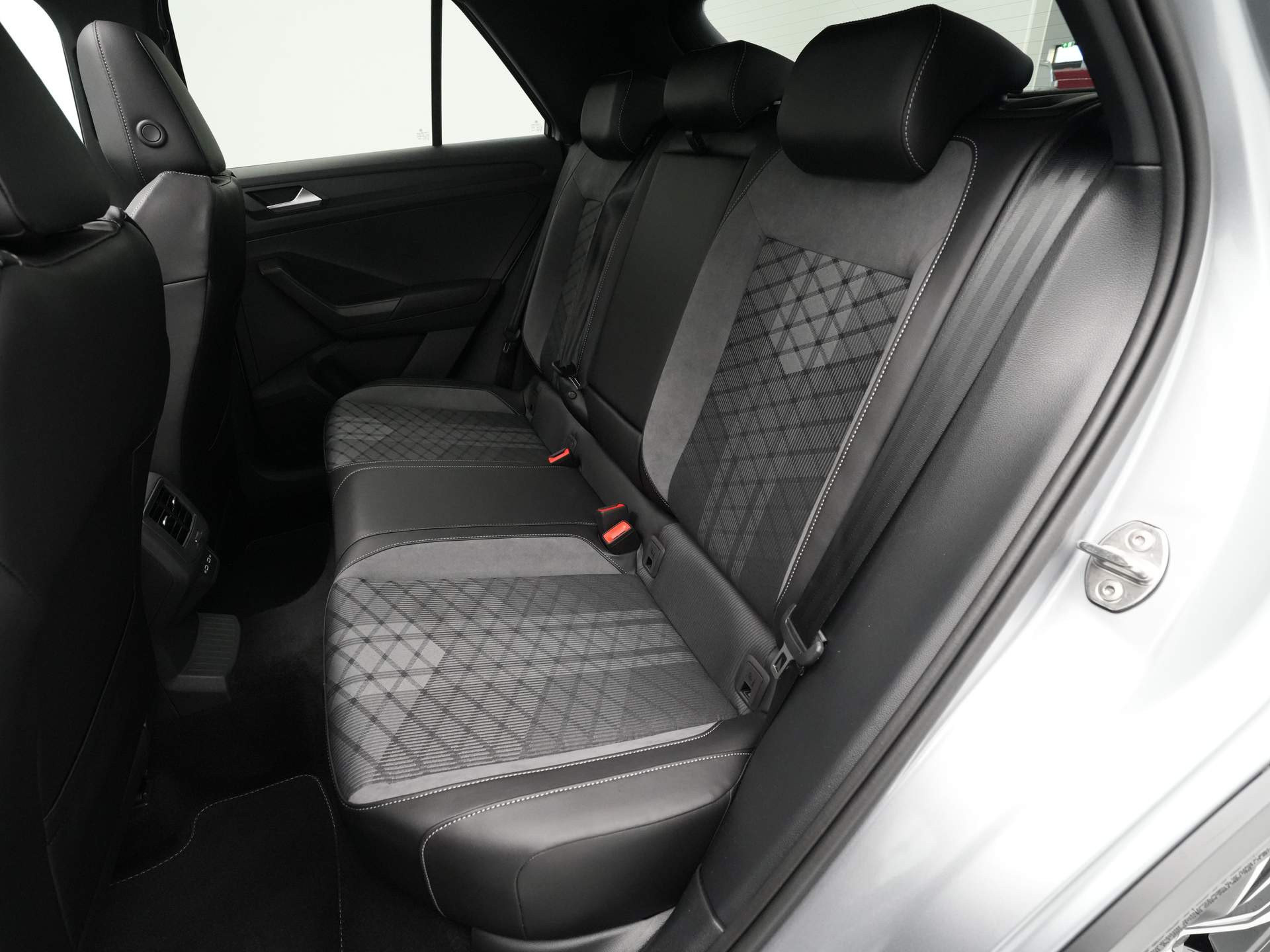 Volkswagen - T-Roc 1.5 TSI R-Line Edition - 2025