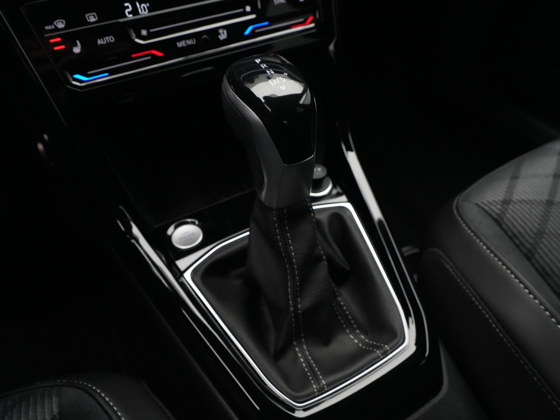 Volkswagen - T-Cross R-Line Edition - 2025