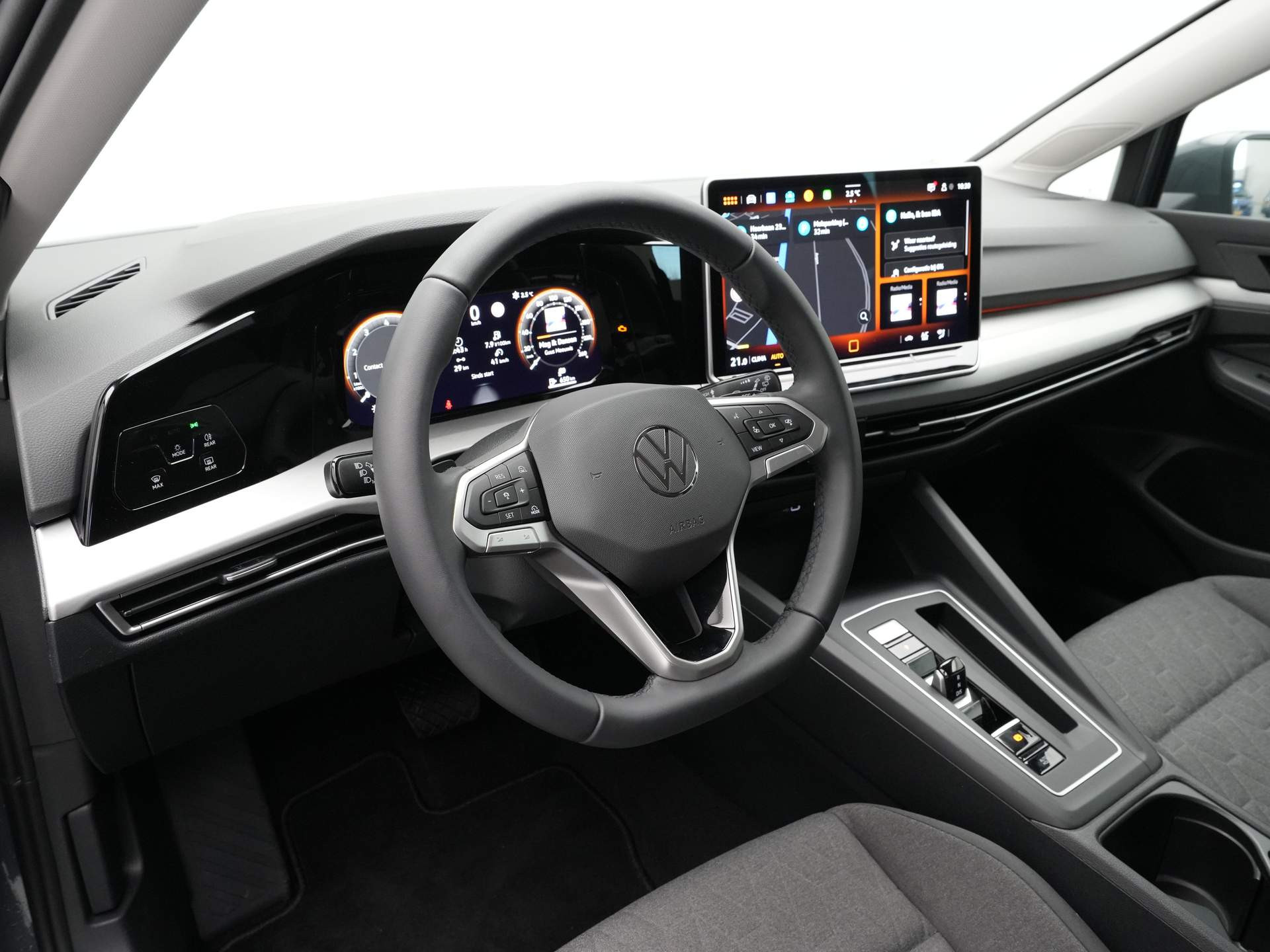 Volkswagen - Golf 1.5 eTSI 115pk Oranje Edition - 2024