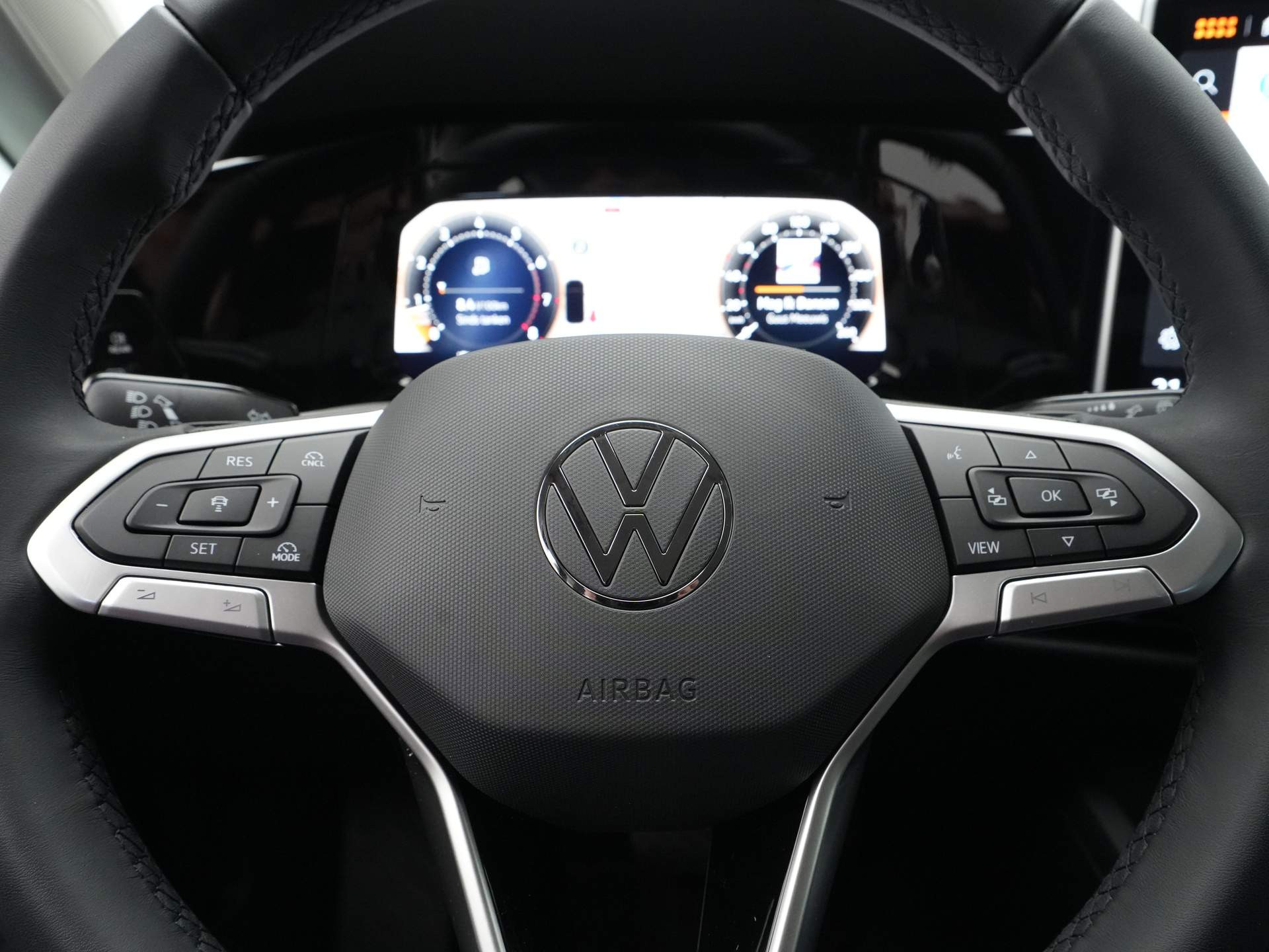 Volkswagen - Golf 1.5 eTSI 115pk Oranje Edition - 2024