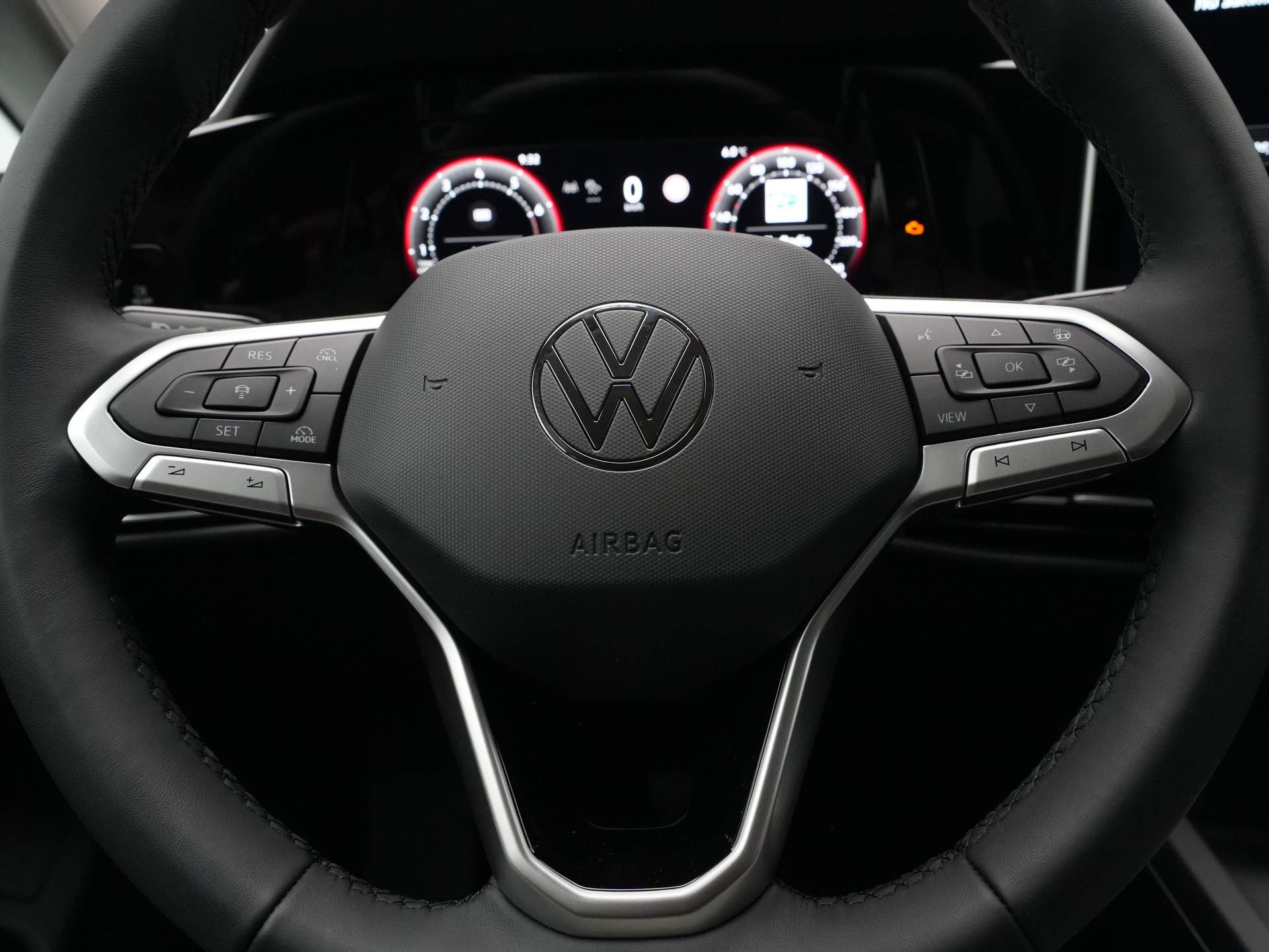 Volkswagen - Golf 1.5 eTSI 115pk DSG Oranje Edition - 2024