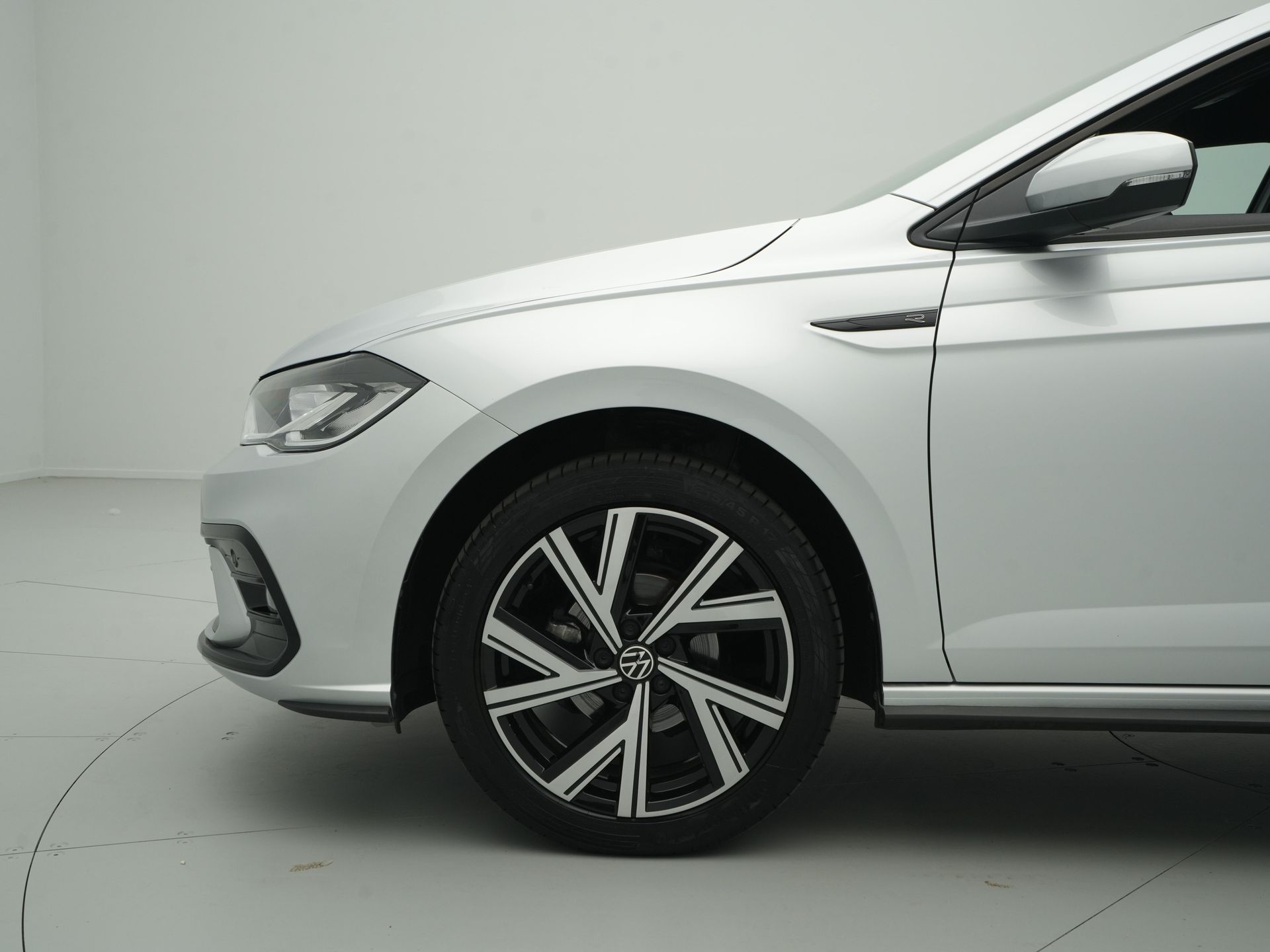 Volkswagen - Polo 1.0 TSI R-Line - 2024