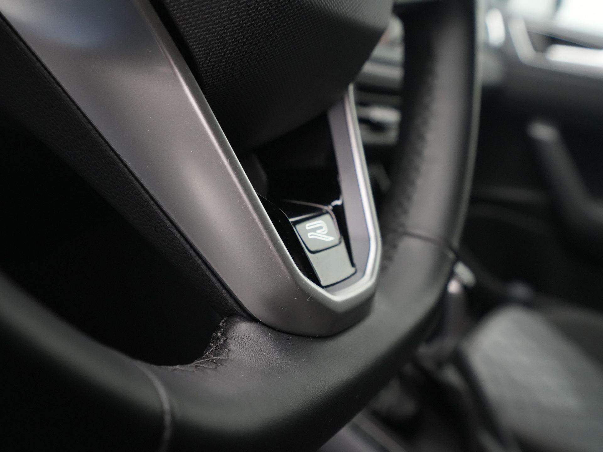 Volkswagen - Polo 1.0 TSI R-Line - 2024