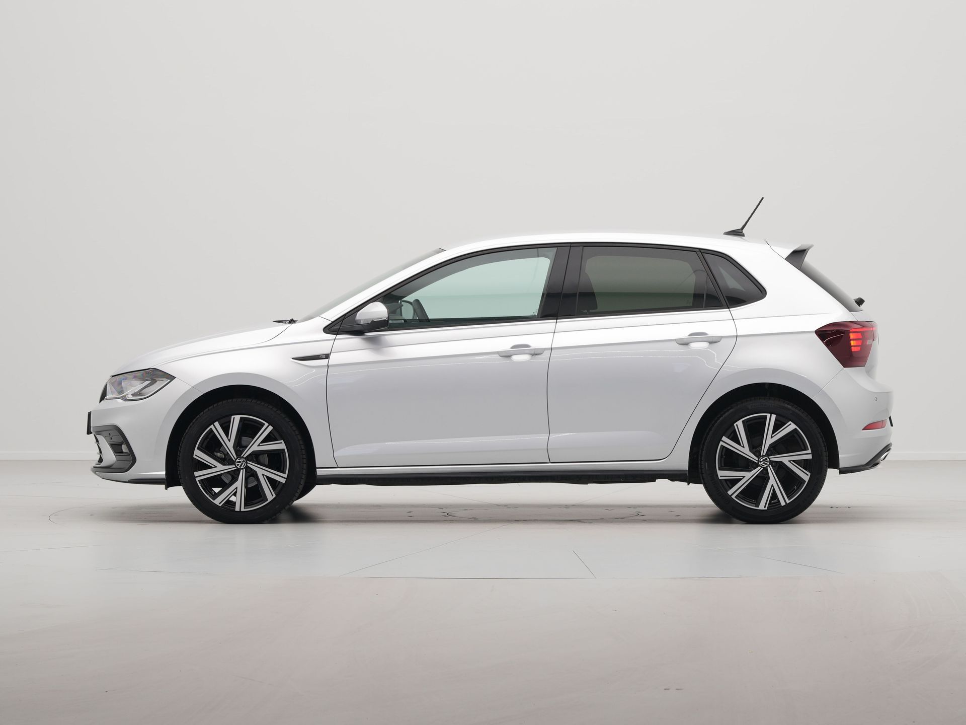 Volkswagen - Polo 1.0 TSI R-Line - 2024