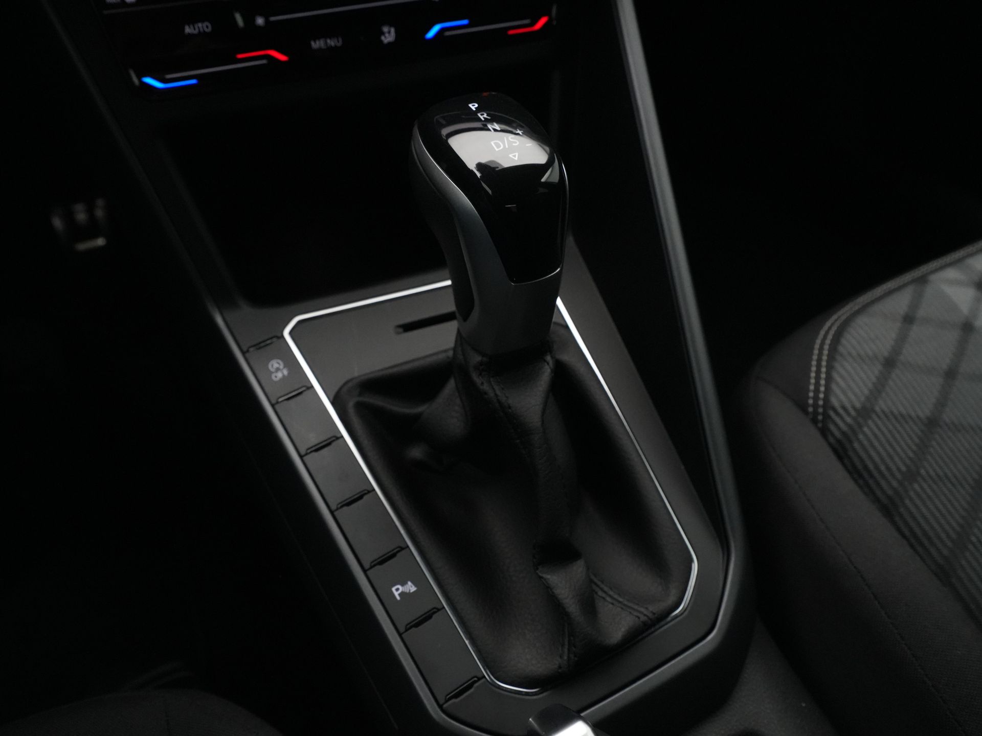 Volkswagen - Polo 1.0 TSI R-Line - 2024