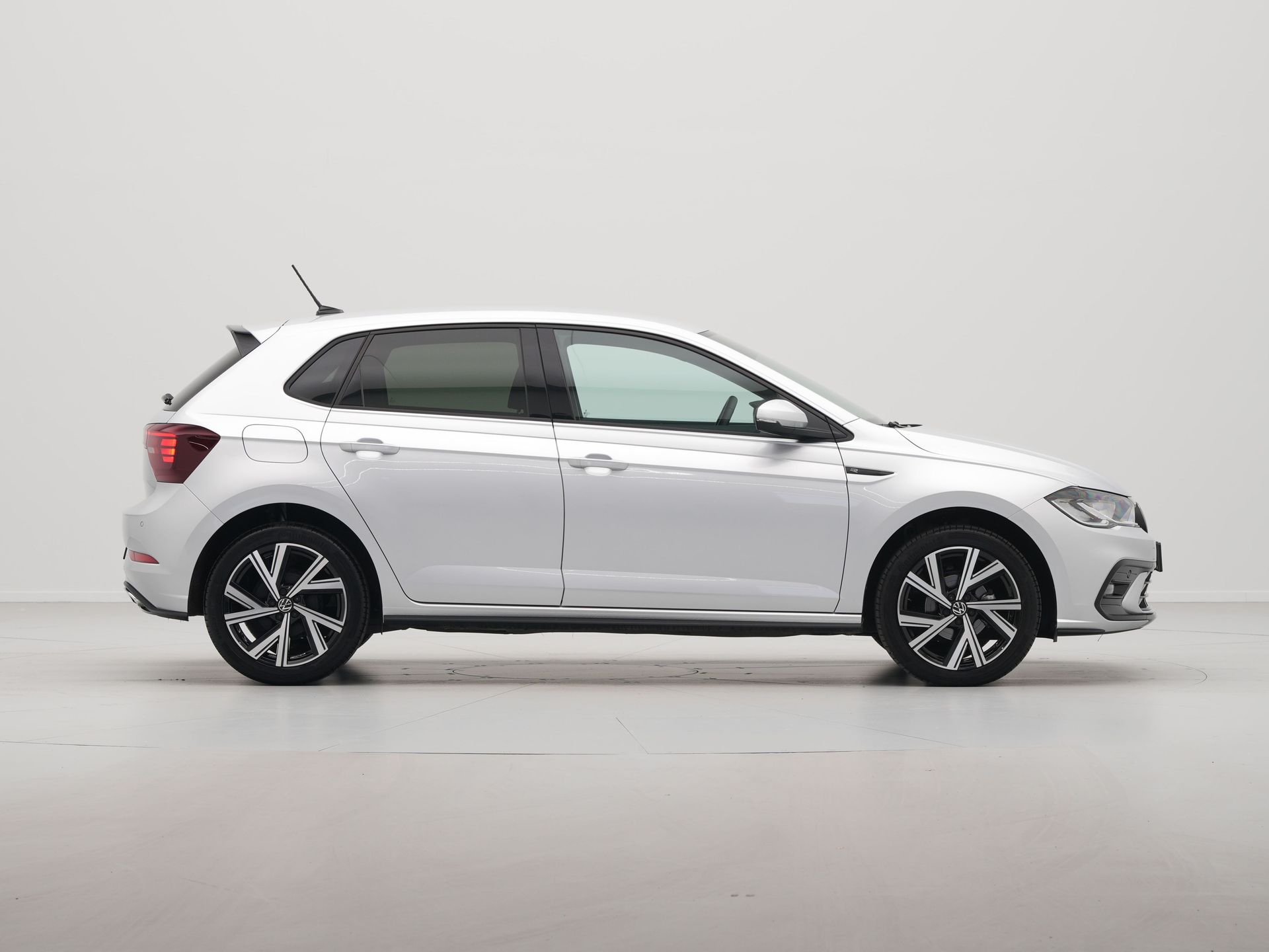 Volkswagen - Polo 1.0 TSI R-Line - 2024