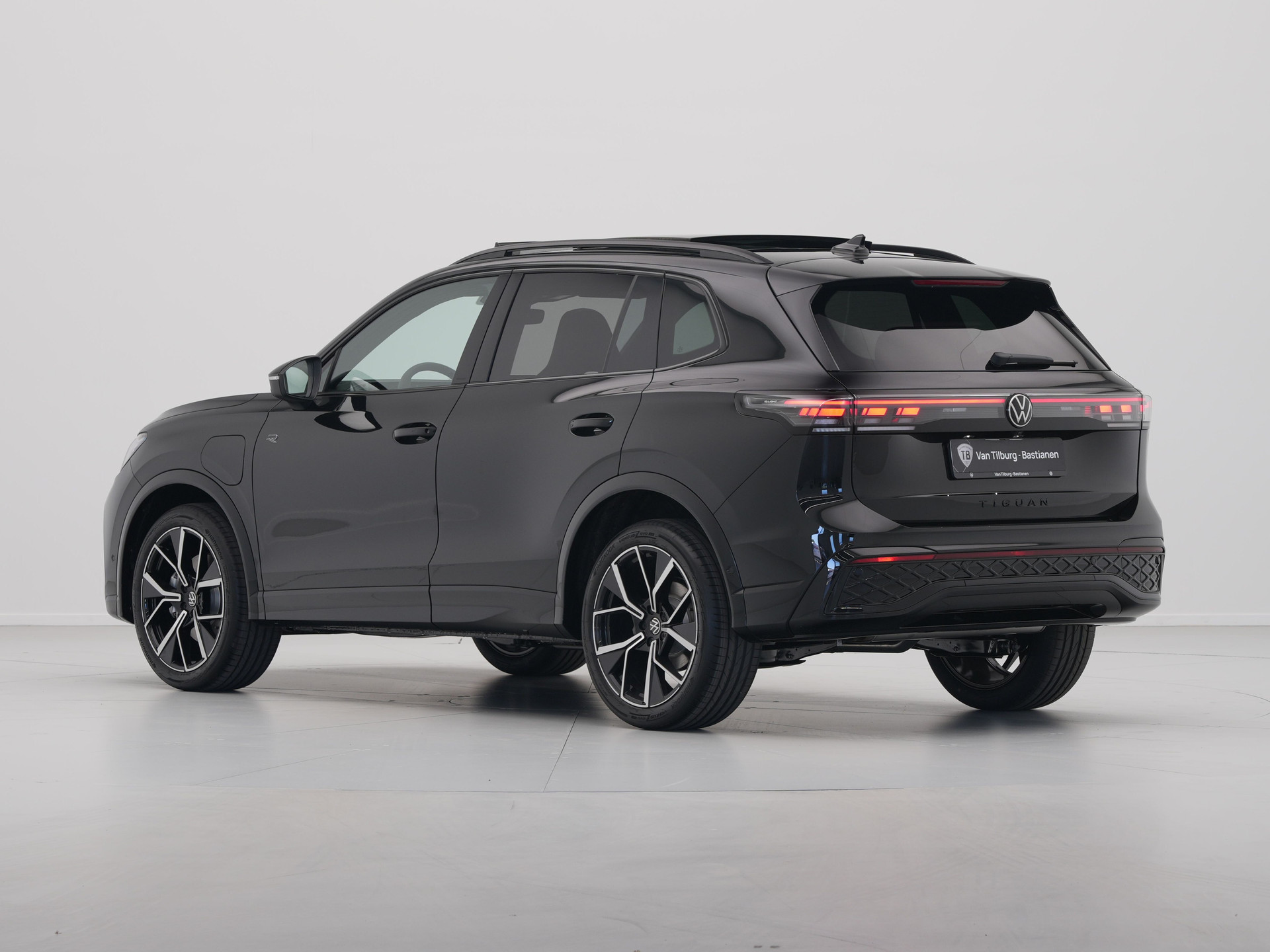 Volkswagen - Tiguan R-Line Edition - eHybrid - 2025