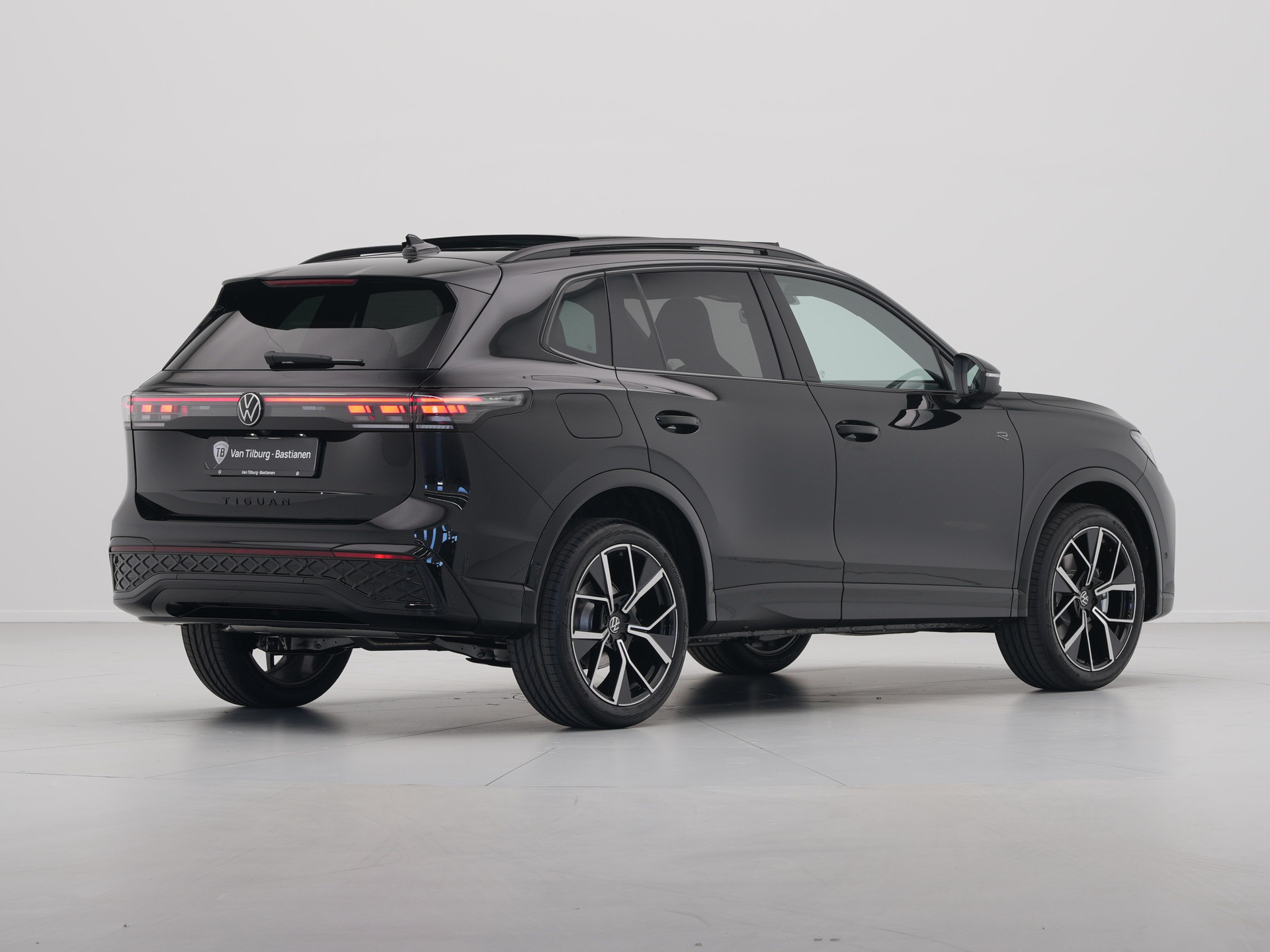 Volkswagen - Tiguan R-Line Edition - eHybrid - 2025