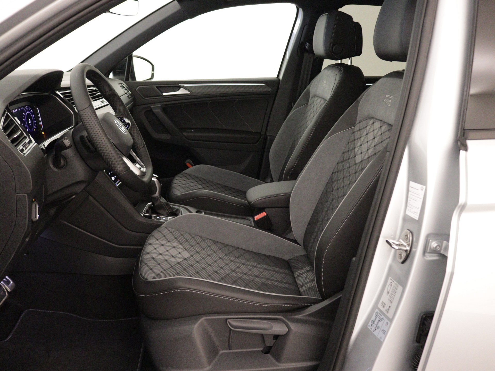 Volkswagen - Tiguan 1.4 TSI eHybrid R-Line Business - 2024