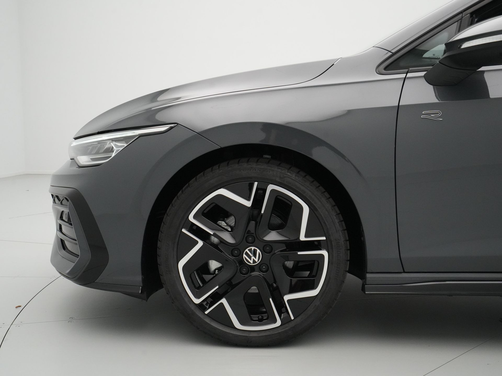 Volkswagen - GOLF Variant 1.5 eTSI R-Line Edition - 2025