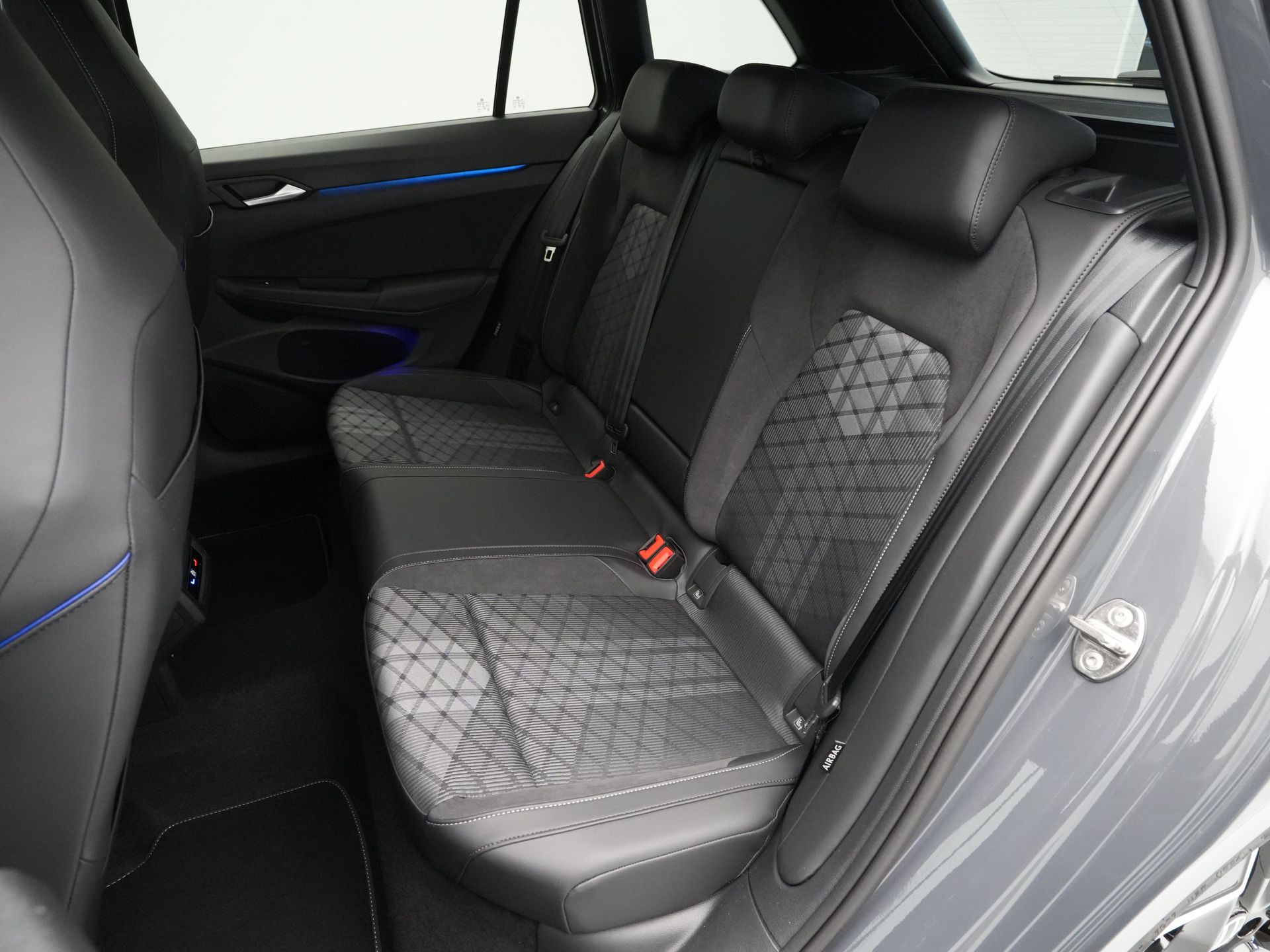 Volkswagen - GOLF Variant 1.5 eTSI R-Line Edition - 2025
