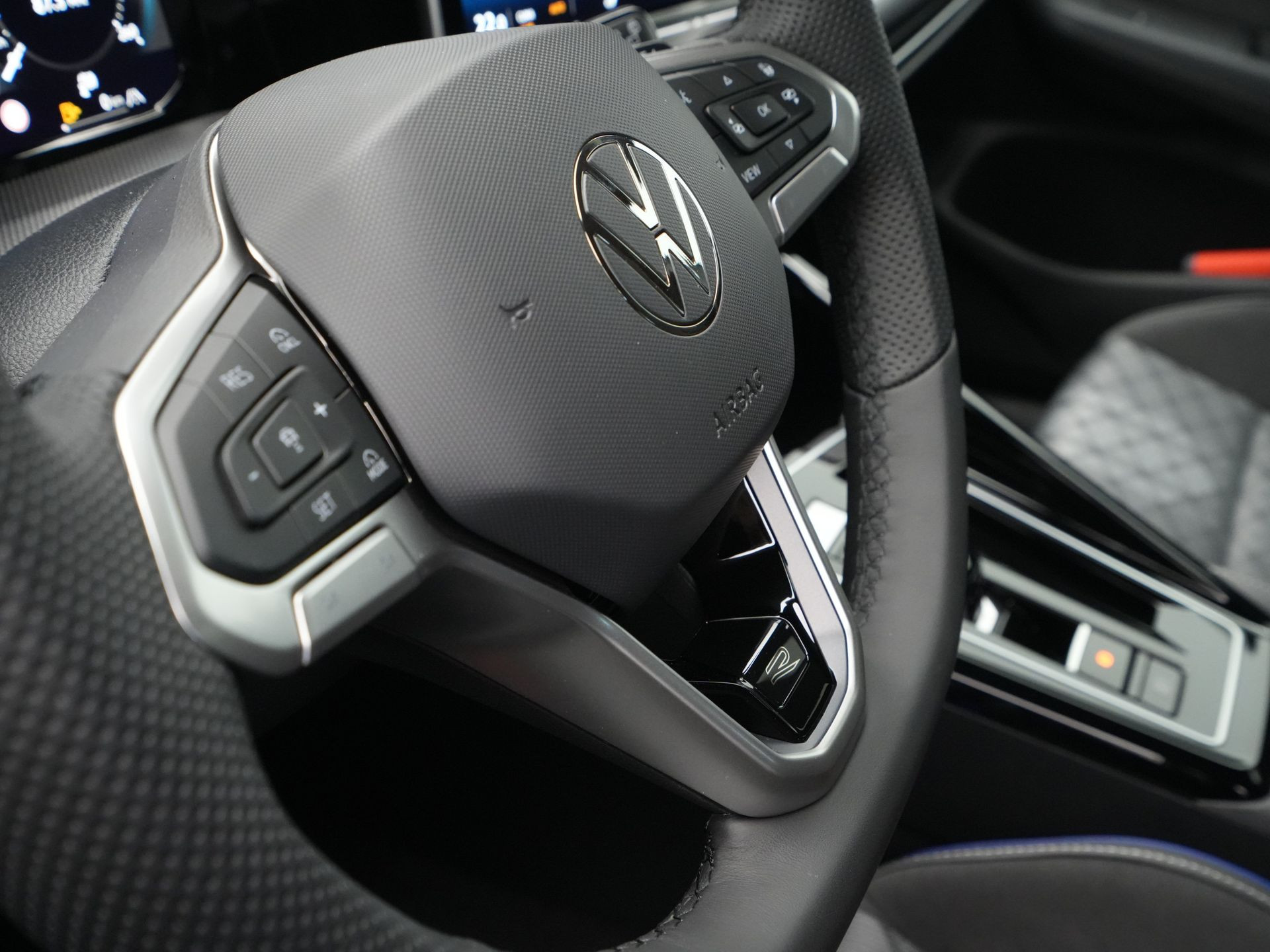 Volkswagen - GOLF Variant 1.5 eTSI R-Line Edition - 2025