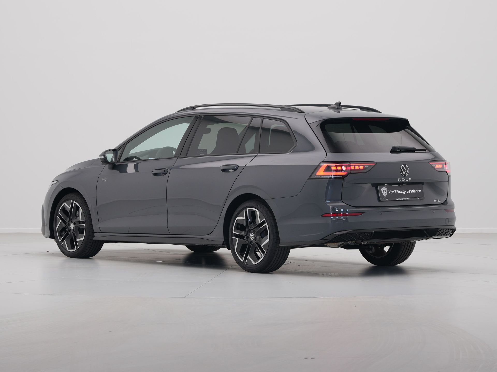 Volkswagen - GOLF Variant 1.5 eTSI R-Line Edition - 2025