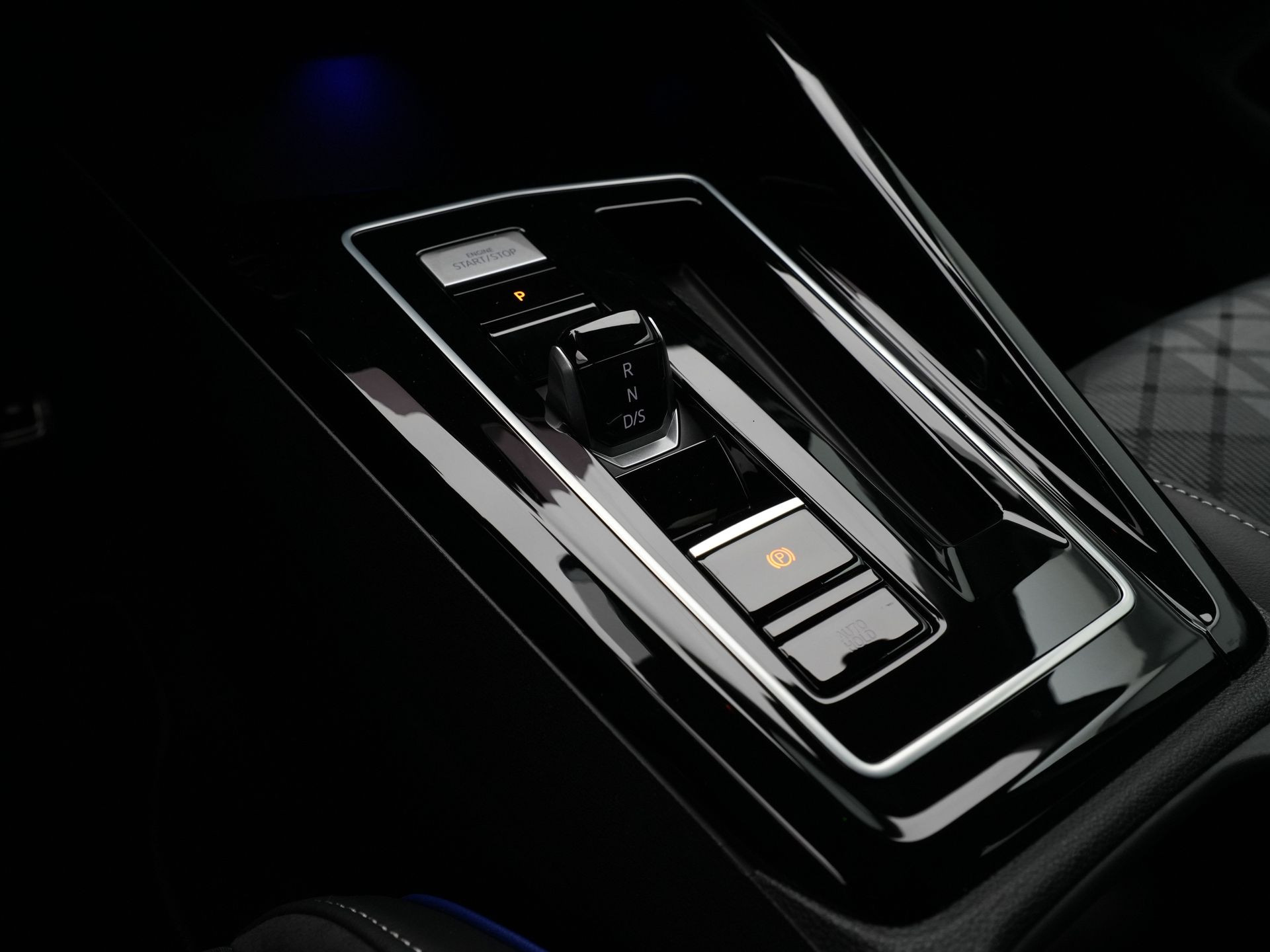 Volkswagen - GOLF Variant 1.5 eTSI R-Line Edition - 2025