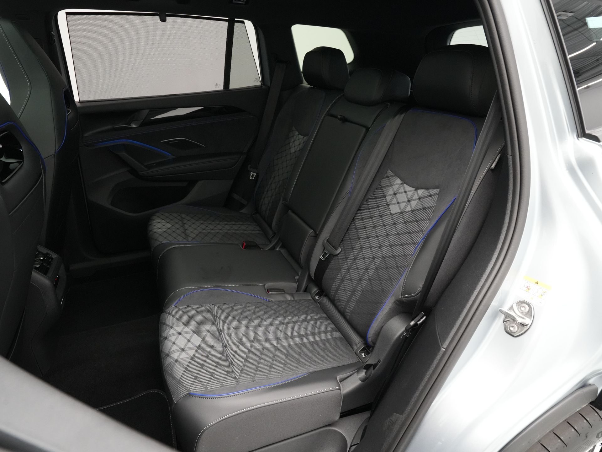 Volkswagen - Tayron 1.5 eHybrid R-Line Edition - 2025