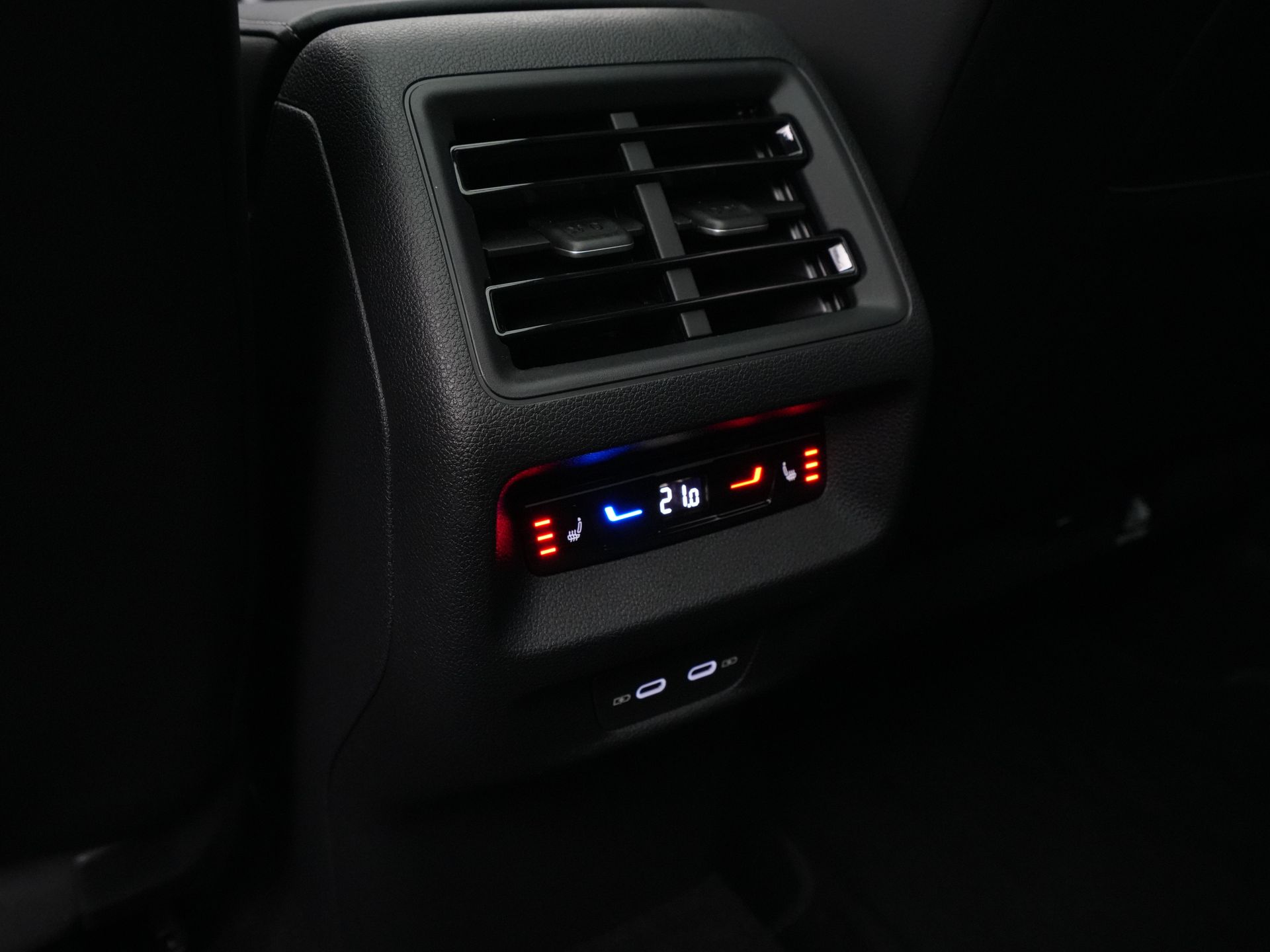 Volkswagen - Tayron 1.5 eHybrid R-Line Edition - 2025