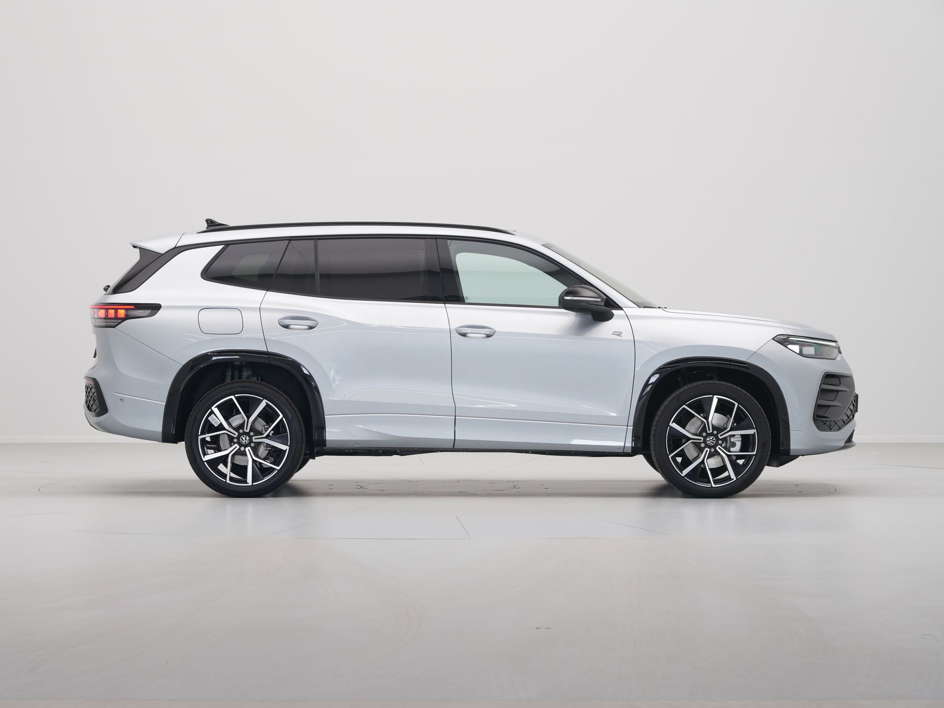 Volkswagen - Tayron 1.5 eHybrid R-Line Edition - 2025