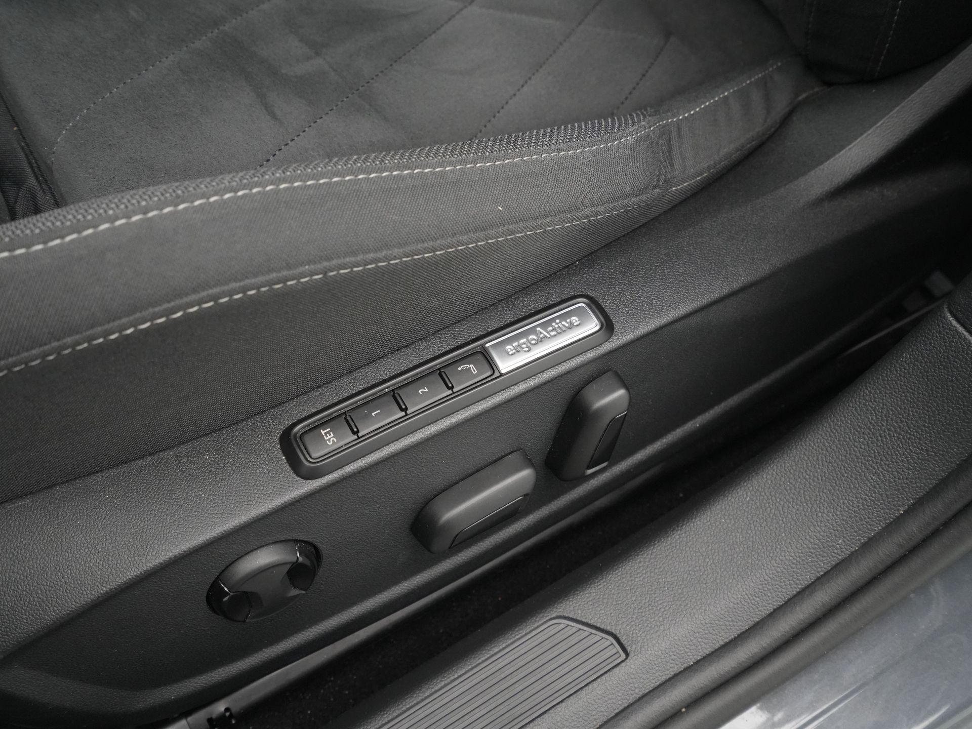 Volkswagen - GOLF Variant 1.5 eTSI Life DSG Business - 2023